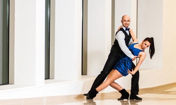 10 Salsa Moves to Make You Shine on the Dance Floor