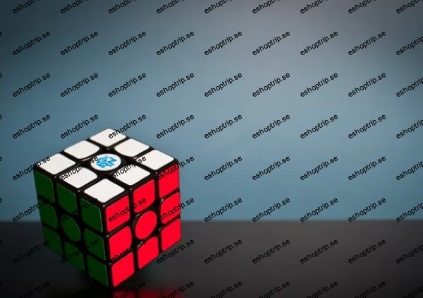 How to Solve a 3x3 Rubik's Cube (Beginner Friendly)